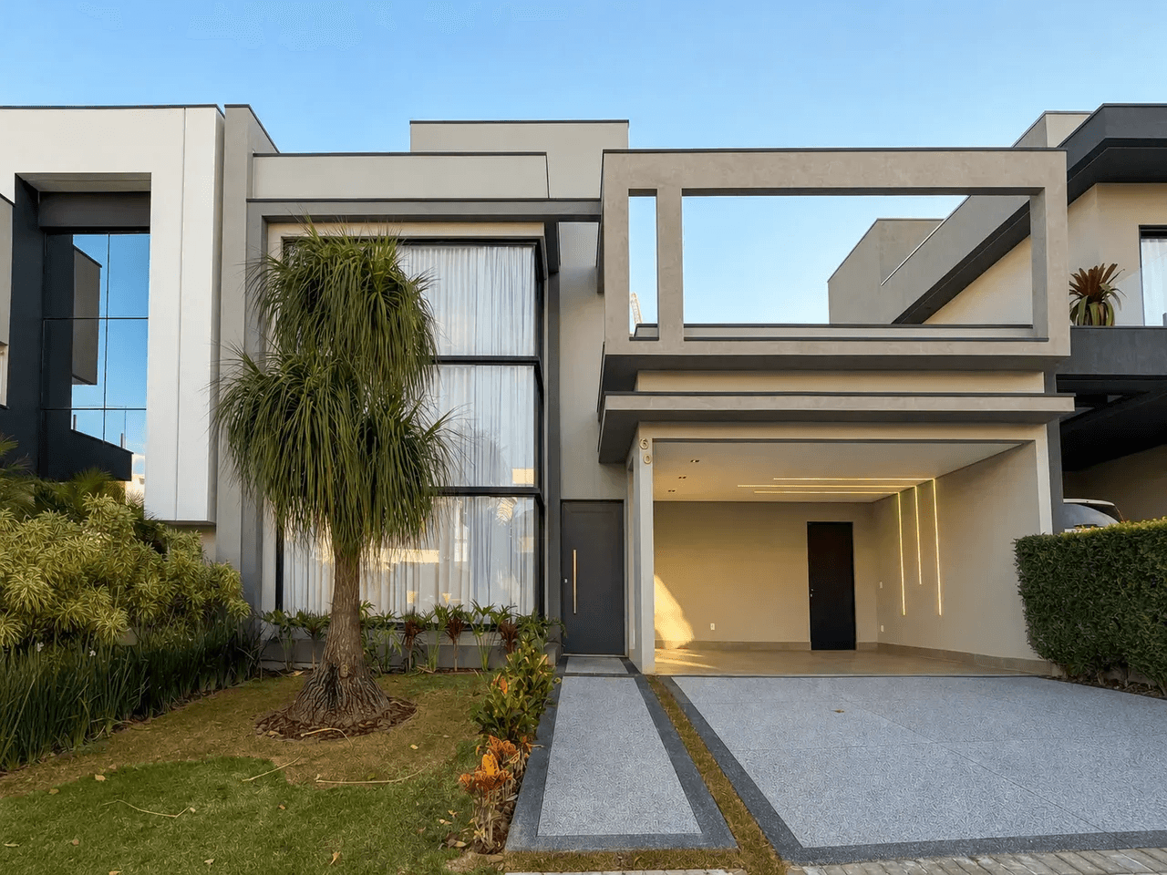 Linda Casa com 3 Suítes - Piscina Privativa - Condominio Fechado em Indaiatuba - 360 m² sendo 198 m²